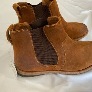 Born Faline Women’s Rust Suede Chelsea Boots Sz 9/ 40.5